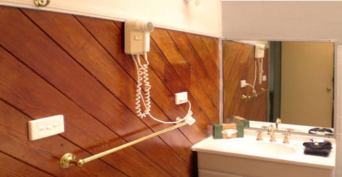 Estelle Kramer Motor Inn - VIC Tourism 3