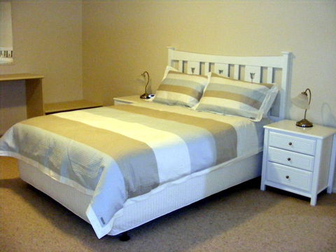 Fairways Bed & Breakfast At Jerilderie - VIC Tourism 1