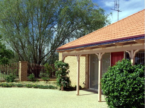 Fairways Bed & Breakfast At Jerilderie - VIC Tourism 4