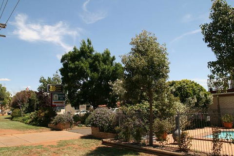 Forest Lodge Motor Inn & Restaurant - VIC Tourism 4