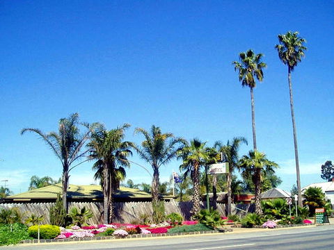 Foundry Palms Motel - VIC Tourism 1