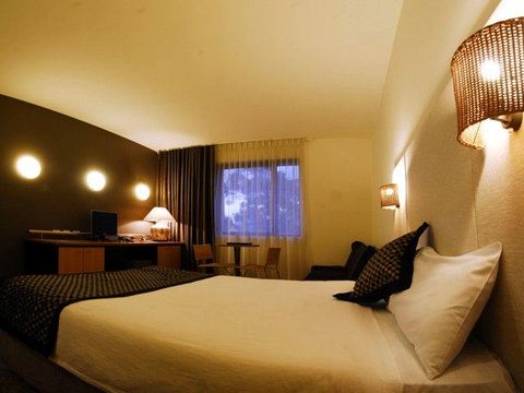 Golden Pebble Hotel - VIC Tourism 4