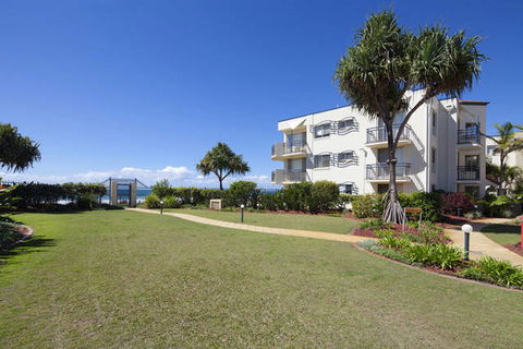 Golden Riviera Beach Resort - VIC Tourism 1