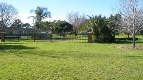 Golfview Motor Inn - VIC Tourism 3
