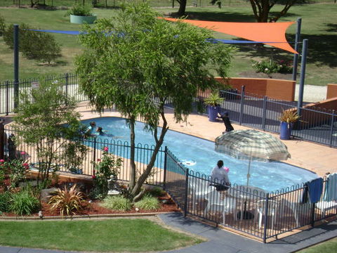 Greenvale Holiday Units - VIC Tourism 1