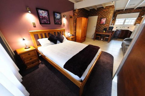 Greenvale Holiday Units - VIC Tourism 0