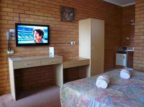 Grong Grong Motor Inn - VIC Tourism 1