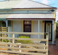 Harriett's Cottage Accommodation Clyde's Cottage - VIC Tourism