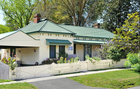 Healesville Garden Cottage - VIC Tourism 1