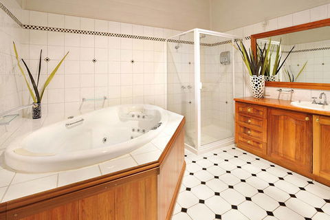Healesville Garden Cottage - VIC Tourism 4