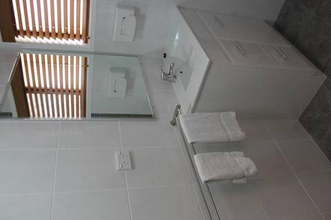 Hervey Bay Colonial Lodge - VIC Tourism 1