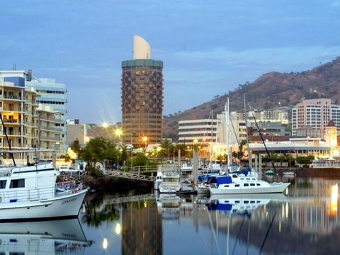 Holiday Inn Townsville - VIC Tourism 2