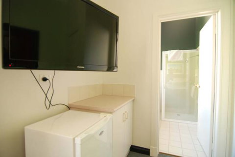 Hotel Dolma - VIC Tourism 0