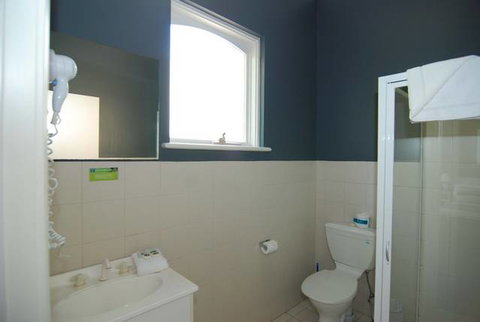 Hotel Dolma - VIC Tourism 1