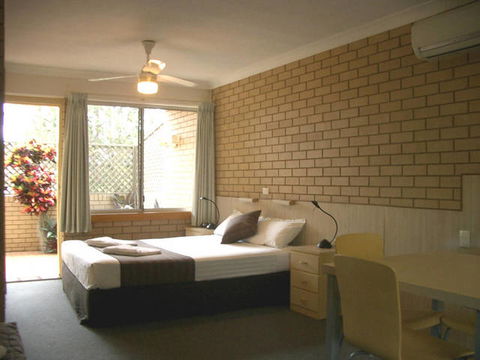 Iluka Motel - VIC Tourism 5