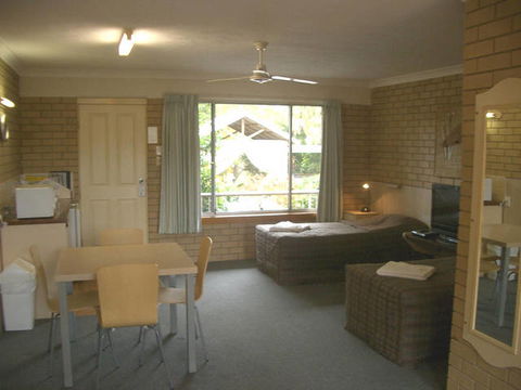 Iluka Motel - VIC Tourism 7