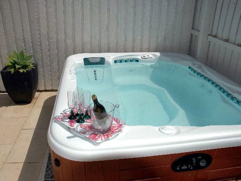 Joylaine Beach House - VIC Tourism 4