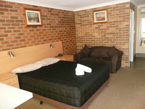 Jumbuck Motor Inn - VIC Tourism 0