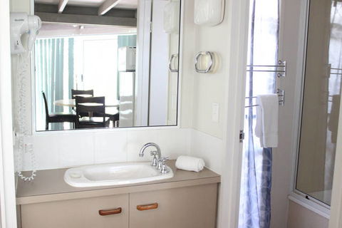 Kelly's Beach Resort - VIC Tourism 4