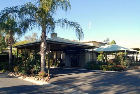 Lake Forbes Motel - VIC Tourism 0