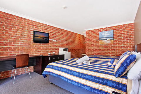 Lake Macquarie Motor Inn - VIC Tourism 0