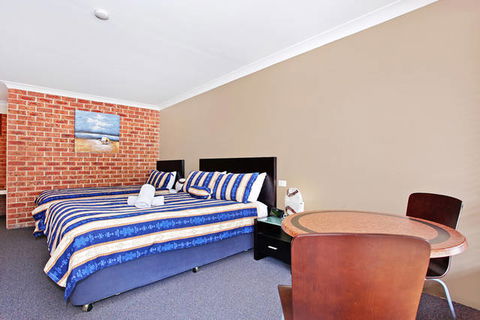Lake Macquarie Motor Inn - VIC Tourism 2