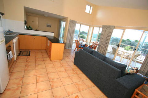 Lennox Beach Resort - VIC Tourism 1