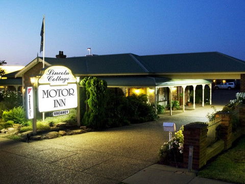 Lincoln Cottage Motor Inn - VIC Tourism 1