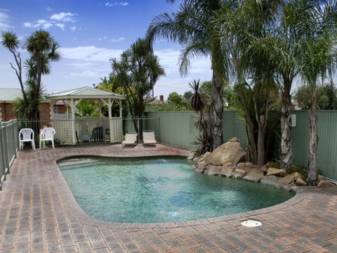 Lincoln Cottage Motor Inn - VIC Tourism 0
