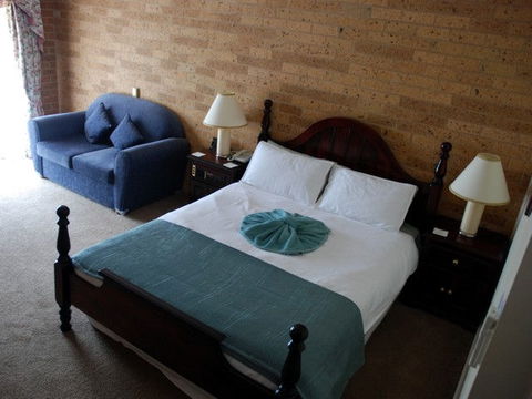 Lincoln Cottage Motor Inn - VIC Tourism 3