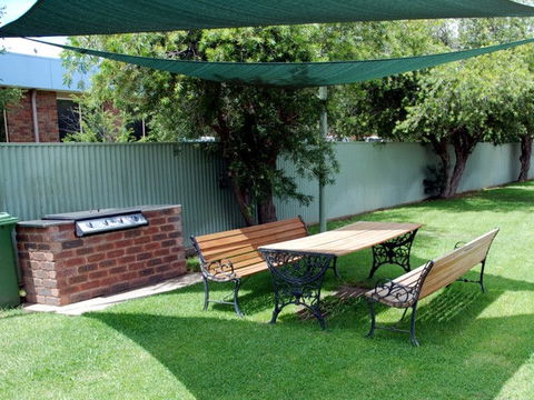 Lincoln Cottage Motor Inn - VIC Tourism 4