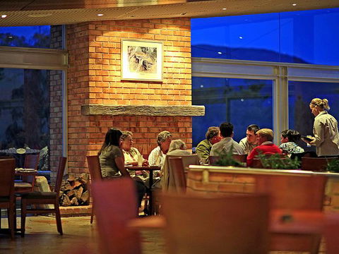 Macedon Ranges Hotel & Spa - VIC Tourism 1