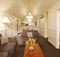 Majestic Old Lion Apartments - VIC Tourism