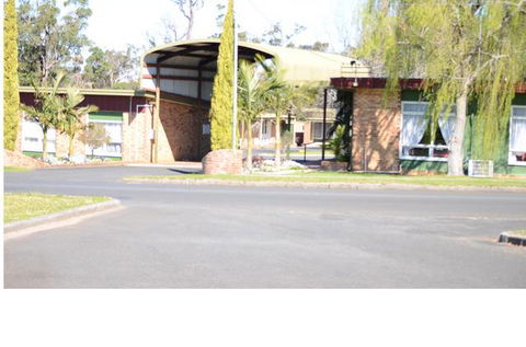 Manjimup Motor Inn - VIC Tourism 1