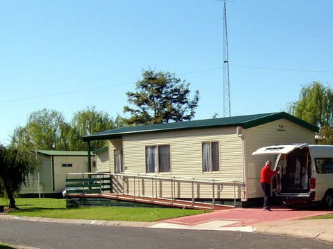 Mannum Caravan Park Cabins - VIC Tourism 1