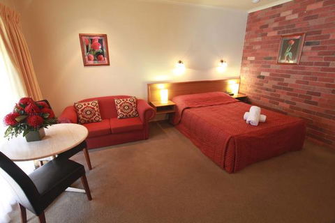 Mansfield Valley Motor Inn - VIC Tourism 2