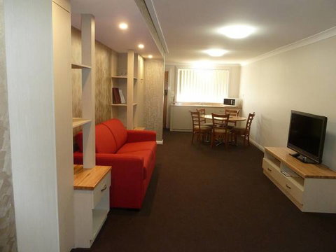 McNevins Tamworth Motel - VIC Tourism 0
