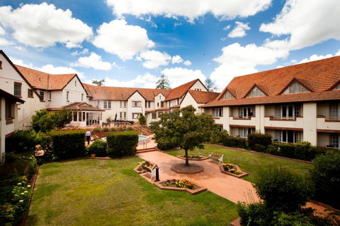 Mercure Canberra - VIC Tourism 1