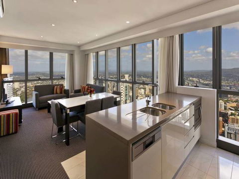 Meriton Serviced Apartments - Adelaide Street - VIC Tourism 0
