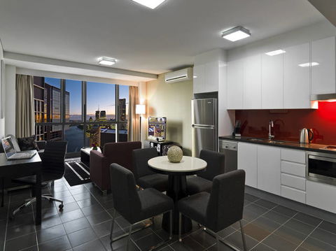 Meriton Serviced Apartments - Adelaide Street - VIC Tourism 3