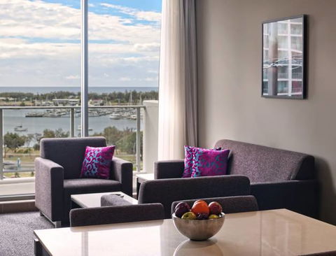 Meriton Serviced Apartments - Southport - VIC Tourism 0