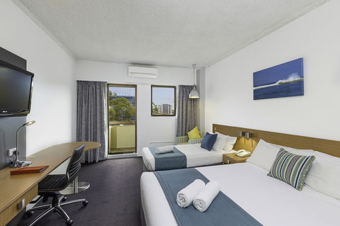 Metro Hotel Miranda - VIC Tourism 0