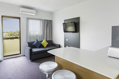 Metro Hotel Miranda - VIC Tourism 3