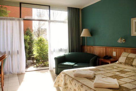 Moe Motor Inn - VIC Tourism 0