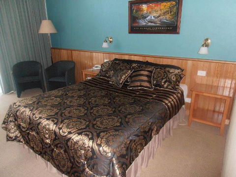 Moe Motor Inn - VIC Tourism 3