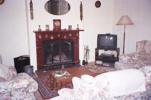 Morse Cottage - VIC Tourism 3