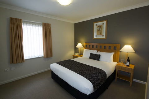 Mounts Bay Waters Apartment Hotel - VIC Tourism 0