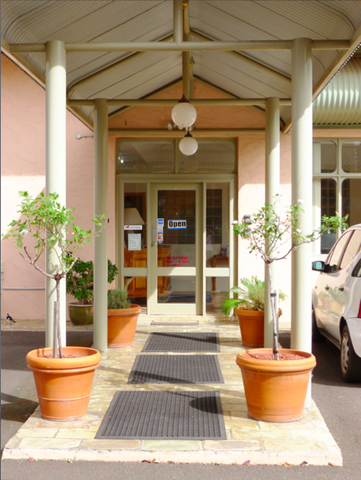 New England Motor Inn - VIC Tourism 2