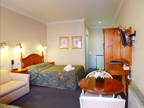 New England Motor Inn - VIC Tourism 0