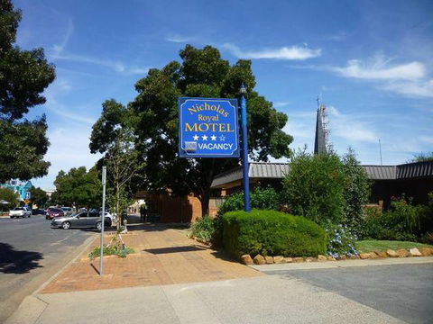 Nicholas Royal Motel - VIC Tourism 0